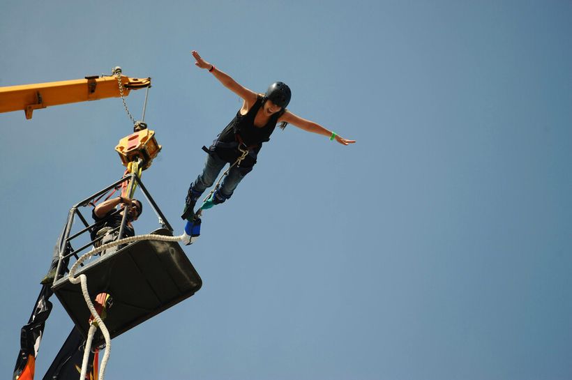 Bungee jumping zo žeriavu